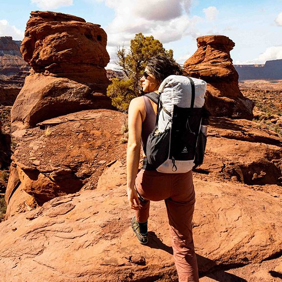 HYPERLITE MOUNTAIN GEAR ELEVATE 22